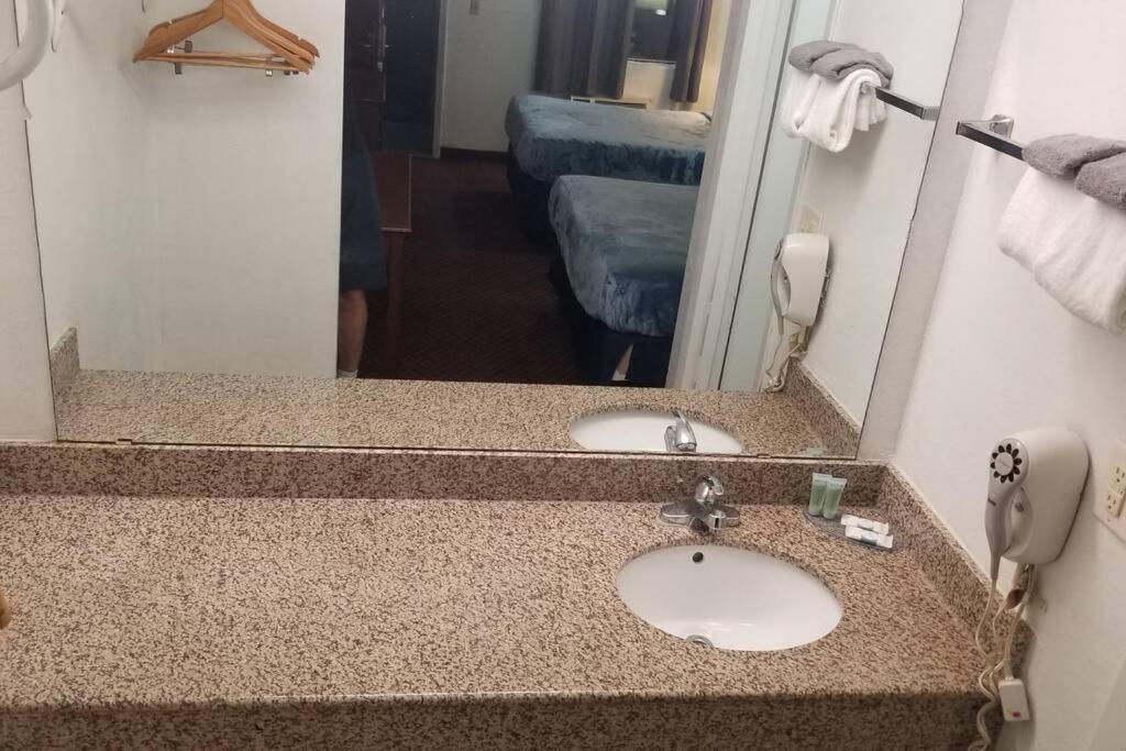 Osu Queen Hotel Room 118 Booking Stillwater Exterior photo